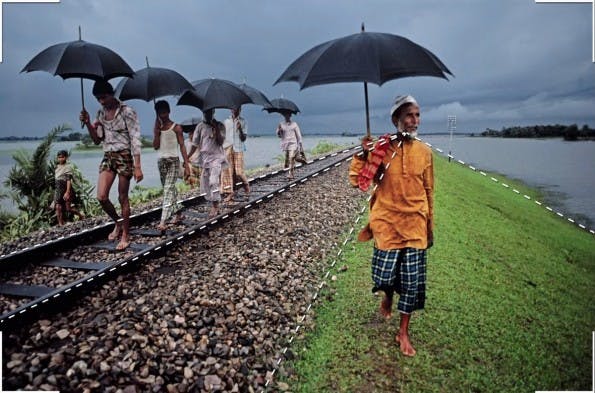 Perfekte Fotos: 2. Natürliche Linien. (Screenshot: Cooperative of Photography. Original: Steven McCurry)