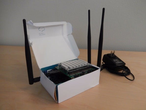 Der Proxyham besitzt drei Antennen und lässt dich anonym im offenen WLAN surfen. (Foto: Benjamin Caudill)