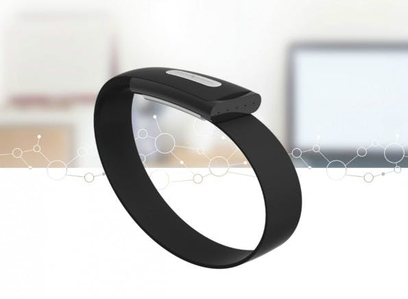 Das Nymi-Armband will kontaktloses Bezahlen mit dem Herzschlag authentifizieren. (Foto: Nymi)