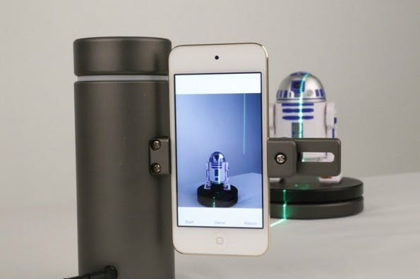 Eora 3D: Für kleine Objekte gibt es einen Bluetooth-Turntable. (Bild: Kickstarter/Eora)