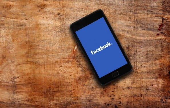 Facebook: Nutzer bestärken sich in ihrer Meinung – manchmal auch, wenn diese sich als Fehlinformation erweist. (Bild: georgemphoto / Shutterstock.com)