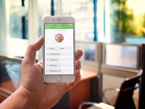 Eine App, alle Mitarbeiter: Eyo bringt das Intranet auch zu denen, die nicht am Schreibtisch arbeiten