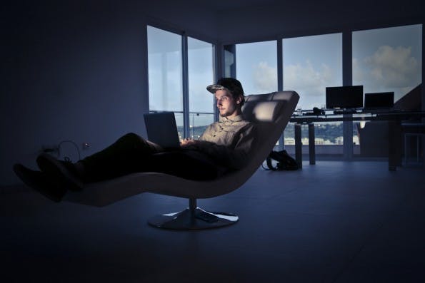 16 Stunden durchcoden? Das dürfte ein Mythos sein – oder zumindest nicht gesund. (Foto: Shutterstock)