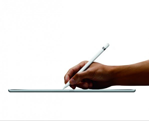 Das iPad Pro ist für seine Größe erstaunlich leicht. (Foto: Apple)