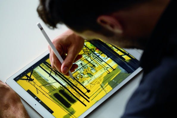 Das Display besticht nicht nur durch seine 12,9 Zoll, sondern auch die Darstellungsqualität. (Foto: Apple)