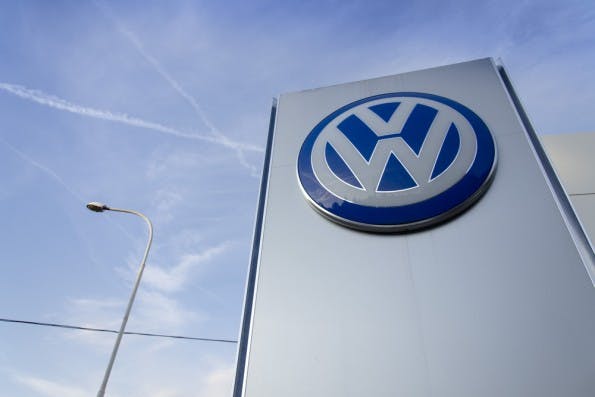 VW hat über das Elektroauto nachgedacht und wird seinen eigenen Frühling erleben, wenn Tesla ein gesellschaftsfähiges Auto präsentiert. (Foto: josefkubes / Shutterstock.com)