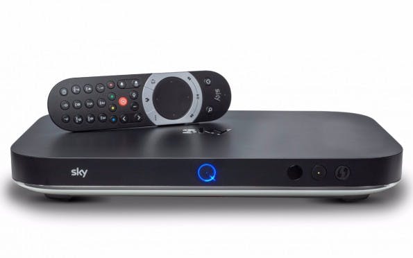 Den Sky-Q-Set-Top-Boxen liegt eine Bluetooth-Fernbedienung bei. (Bild: Sky)