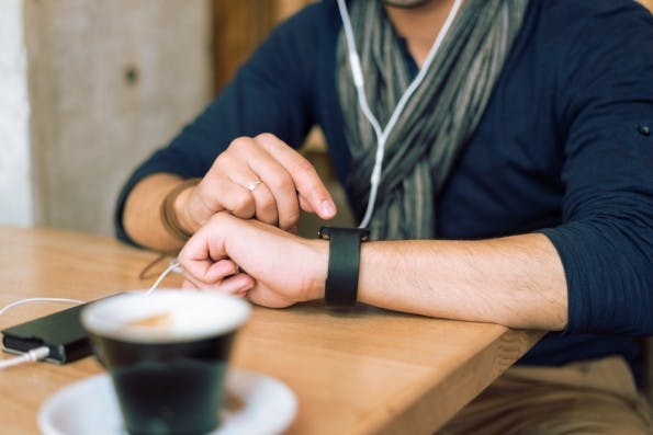 Wearables wie smarte Uhren oder auch Fitnesstracker werden 2016 verstärkt zum Ziel von Cyber-Angreifern. (Foto: Shutterstock.com)