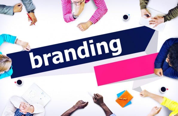 Eine Marke ist mehr als nur ein Logo oder eine hübsche Werbebroschüre. Sie hat eine eine eigene Persönlichkeit, gibt ein Lösungsversprechen ab und grenzt dich von der Konkurrenz ab. (Foto: Shutterstock)