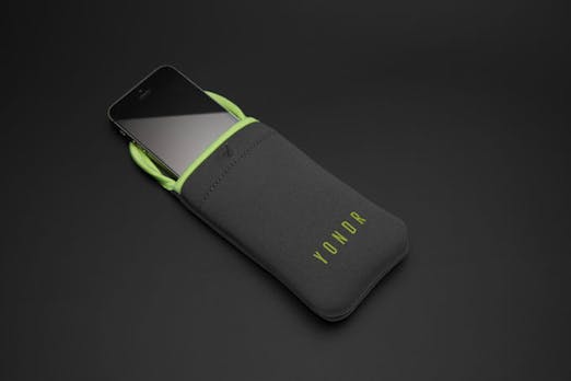 Yondr: Mit diesem Case wollen Veranstalter nervige Smartphones bei Konzerten ausschalten