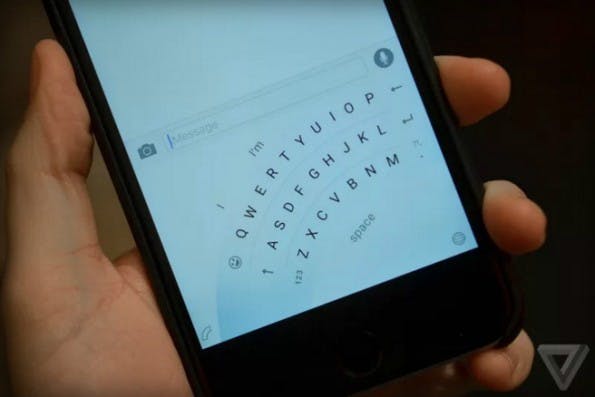 Microsoft setzt bei der iPhone-Version seiner Tastatur-App Word Flow auf Fächer-Design. (Foto: The Verge)
