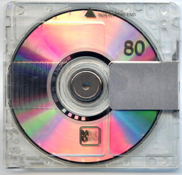 Die MD wurde im Mai 1991 vorgestellt, der Verkauf entsprechender Wiedergabe- und Aufnahmegeräte begann im November 1992 mit dem Sony MZ-1. (Bild: Wikipedia)