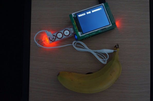 Dank Raspberry Pi und Makey Makey Go: Diese Banane erlaubt euch den Zugriff auf das lokale WLAN. (Foto: sysvival / imgur)