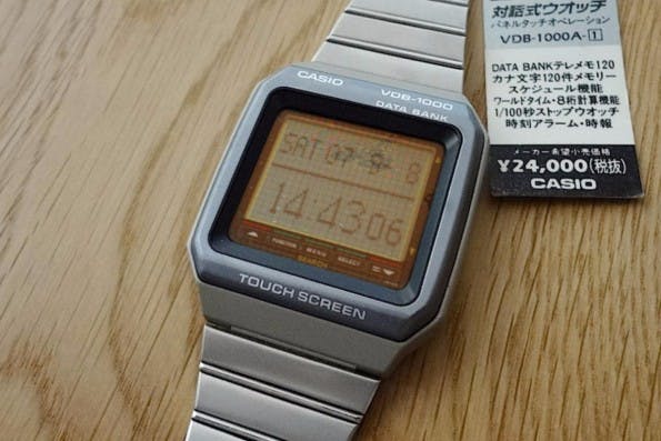 Casio und Data Bank stellten bereits 1990 die Armbanduhr VDB-1000 vor, die mit Touch und Apps lief. Quasi der Vorgänger der heutigen Smartwatches? (Screenshot: YouTube)