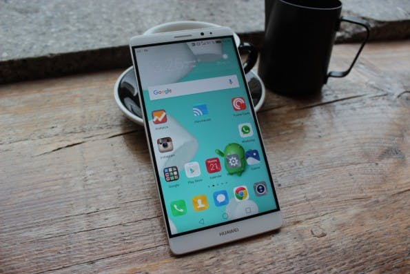 Trotz seines Sechs-Zoll-Displays nicht größer als das iPhone 6s Plus. (Foto: t3n)