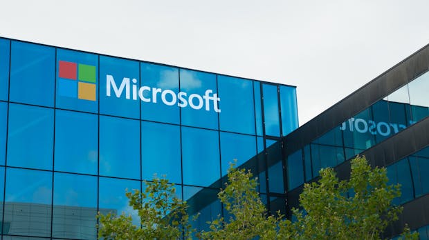 Microsofts Umsatz mit Azure verdoppelt: Endgegner Amazon rückt näher