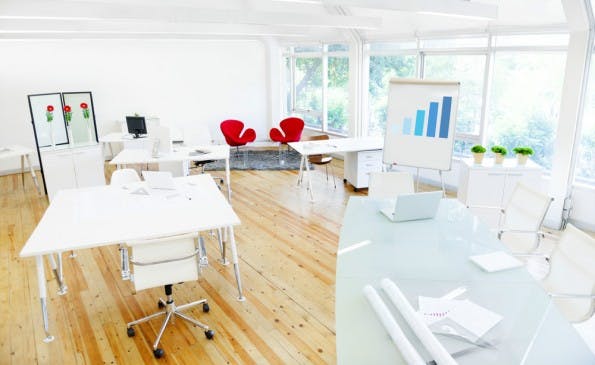 Wer mithilfe des 5S-Prinzips die Ordnung im Büro gewährleistet, erhöht die Qualität der Arbeit. (Foto: Shutterstock)