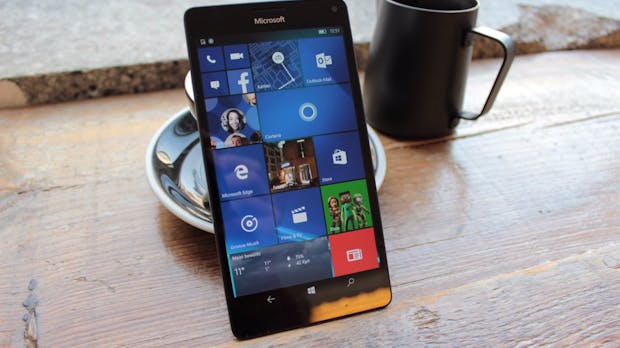 Neue Smartphone-Pläne: Microsoft-CEO kündigt „ultimatives Mobilgerät“ an