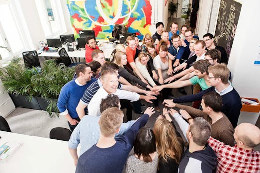 Pizza bestellen, früh Feierabend machen: So könnt ihr am „Tag der Anerkennung für Mitarbeiter“ dem Team danken