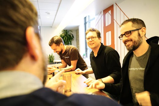 t3n-Daily-Kickoff: Noch ein Messenger? Twitter denkt über eigene Nachrichten-App nach