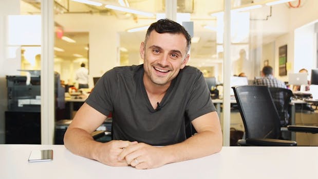 „Ich habe Klopapier zerteilt, um Geld zu sparen“: 10 inspirierende Zitate von Selfmade-Millionär Gary Vaynerchuk