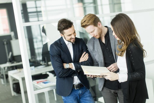 Leadership im digitalen Zeitalter: Mitarbeiter wollen heute keine Befehle empfangen, sondern in Entscheidungen eingebunden werden. (Foto: Shutterstock.com)