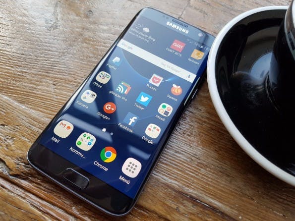 Der Lautsprecher des Samsung Galaxy S7 (edge) befindet sich auf der Unterseite neben dem microUSB-Port. (Foto: t3n)