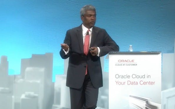 Oracle-Produktchef Thomas Kurian bei der Vorstellung der „Cloud at Customer“. (Screenshot: Oracle)