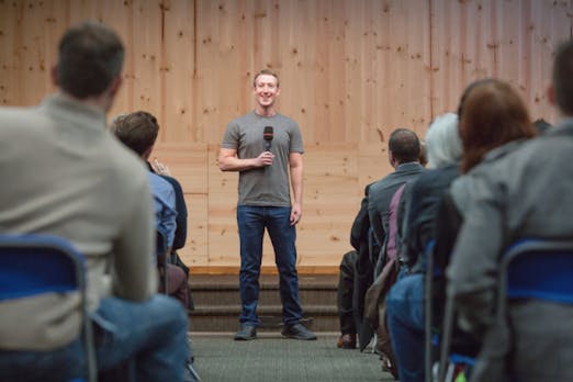 t3n-Daily-Kickoff: Mark Zuckerbergs Reden-Schreiber verlässt Facebook, er wechselt zu Elon Musks SpaceX