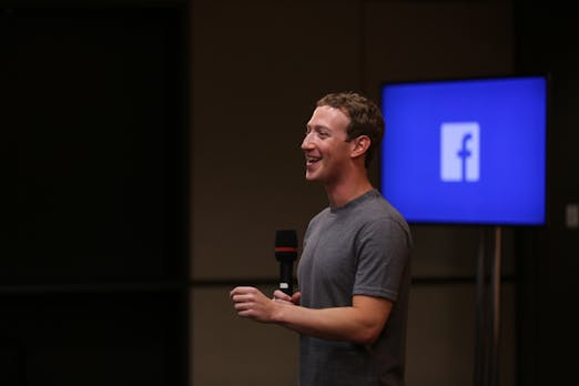 Facebook heuerte Mitarbeiter an, um die Beliebtheit von Mark Zuckerberg zu prüfen
