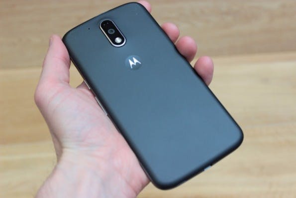 Die Rückseite des Moto G4 Plus. (Foto: t3n)