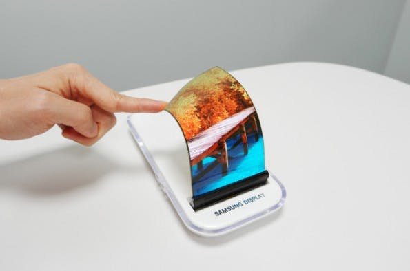 Plastic OLED-Displays kommen unter anderem schon in Smartwatches zum Einsatz. (Foto: Samsung)
