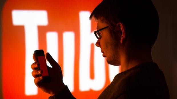 Influncer können vor allem auf Youtube viel Geld verdienen. (Foto: Michal Ludwiczak / Shutterstock.com)