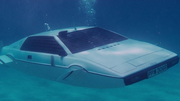Fast ein „Fliewatüüt“: Das Tesla Model S kann als Boot genutzt werden, sagt Musk