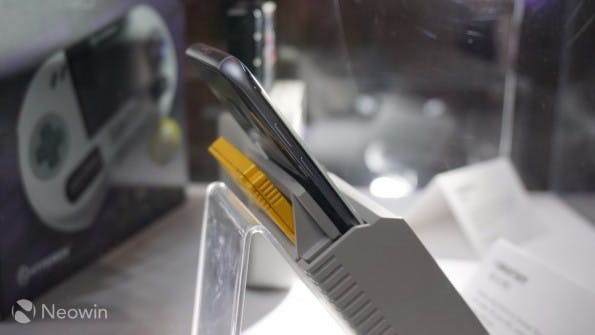 Der Smartboy erlaubt es, originale Game-Boy-Spiele mit dem Smartphone zu verbinden. (Foto: neowin)