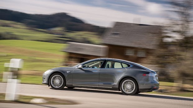 Neuer Antrieb: Tesla testet dreimotoriges Model S