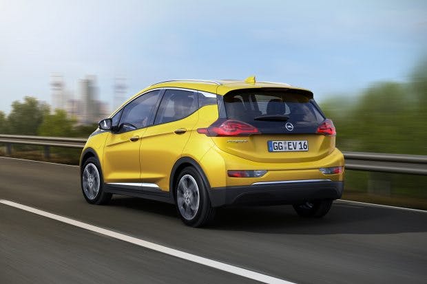 Opel Ampera-e - der Kofferraum soll das Fassungsvermögen eines ausgewachsenen Kompaktklasse-Fünftürers besitzen. (Foto: Opel)