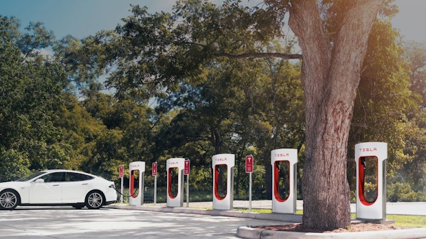 Elektromobilität: Bund baut 1.000 Ladestationen auf Supercharger-Niveau