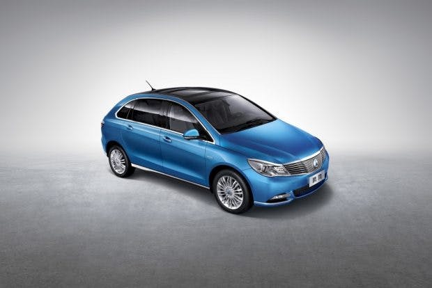 Denza 400: Das Elektroauto bietet eine Reichweite von bis zu 400 Kilometern. (Foto: Daimler AG)