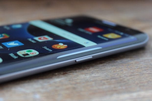 Das Samsung Galaxy S7 edge als Vorbild für das iPhone 8? (Foto: t3n)