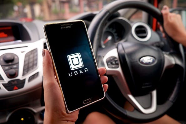 Gig-Economy: Unabhängige Arbeit versus steter Geldfluss. (Foto: Prathan Chorruangsak/Shutterstock)