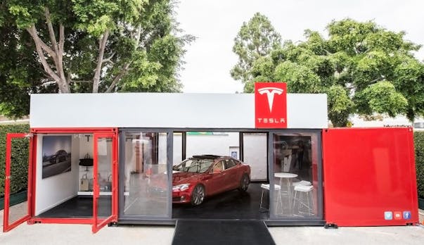 Tesla bricht durch Schließung der Shops in eine neue Ära auf