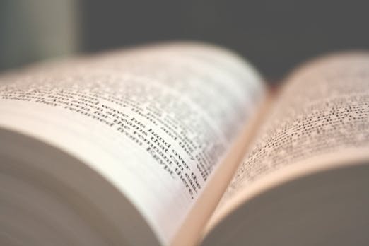 Zerstören überholte Narrative unsere Gesellschaft?