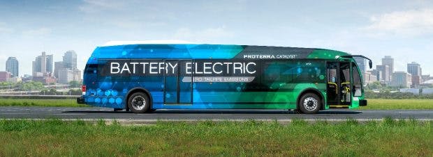 Elektrobus fährt innerstädtisch und über Land. (Bild: Proterra)