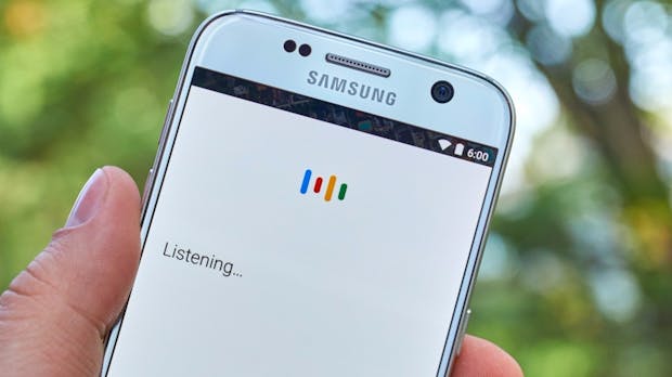 Nein, Google zeichnet nicht alles auf, was wir sagen