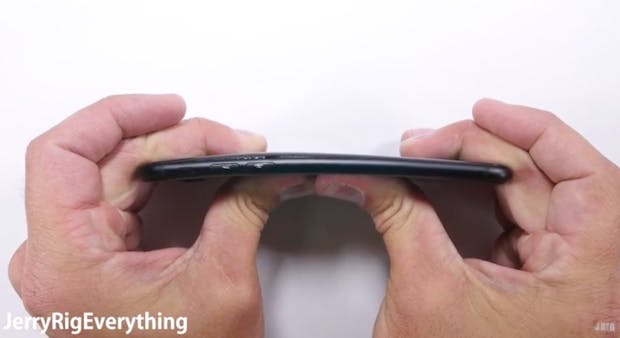 Kein neues Bendgate: Youtuber testet iPhone 7 auf Biegen und Zerkratzen