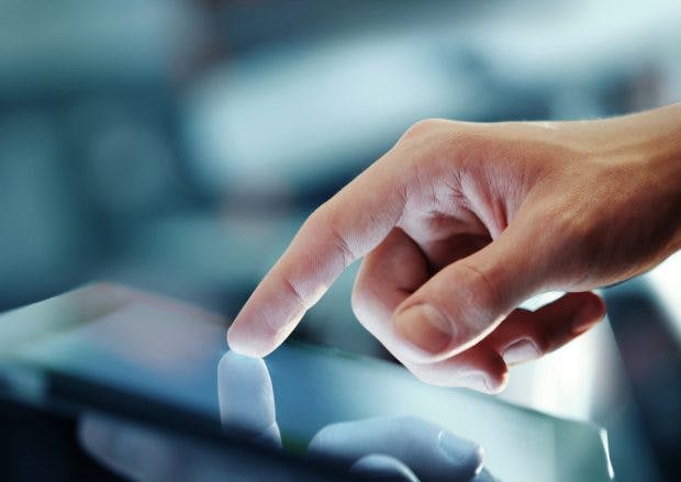Weniger Interface: UI-Designer sollen aufhören in grafischen Oberflächen zu denken. (Foto: Shutterstock-Peshkova)