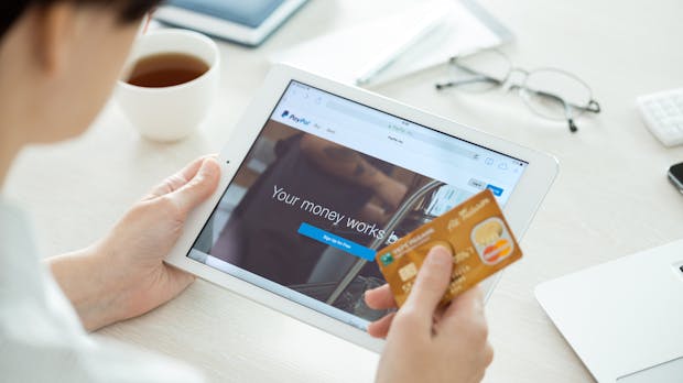 Die liebsten Bezahlwege der Deutschen: Online-Shops rüsten beim Rechnungskauf auf