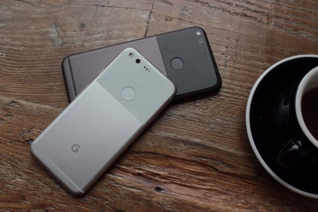 Google Pixel und Pixel XL: die derzeit einzigen Smartphones, mit der Googles Daydream-View verwendet werden kann. (Foto: t3n)