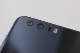 Eher unauffällig: die DualKamera des Honor 8. (Foto: t3n)